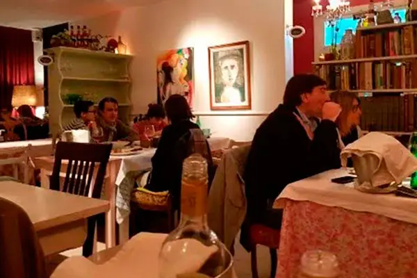 Corte & Confección - De sala de estar a restaurante improvisado